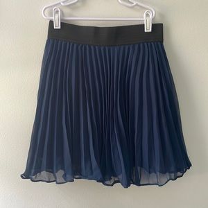 Gorgeous dark blue frilly silky skirt. XS-TP. From FOREVER 21.